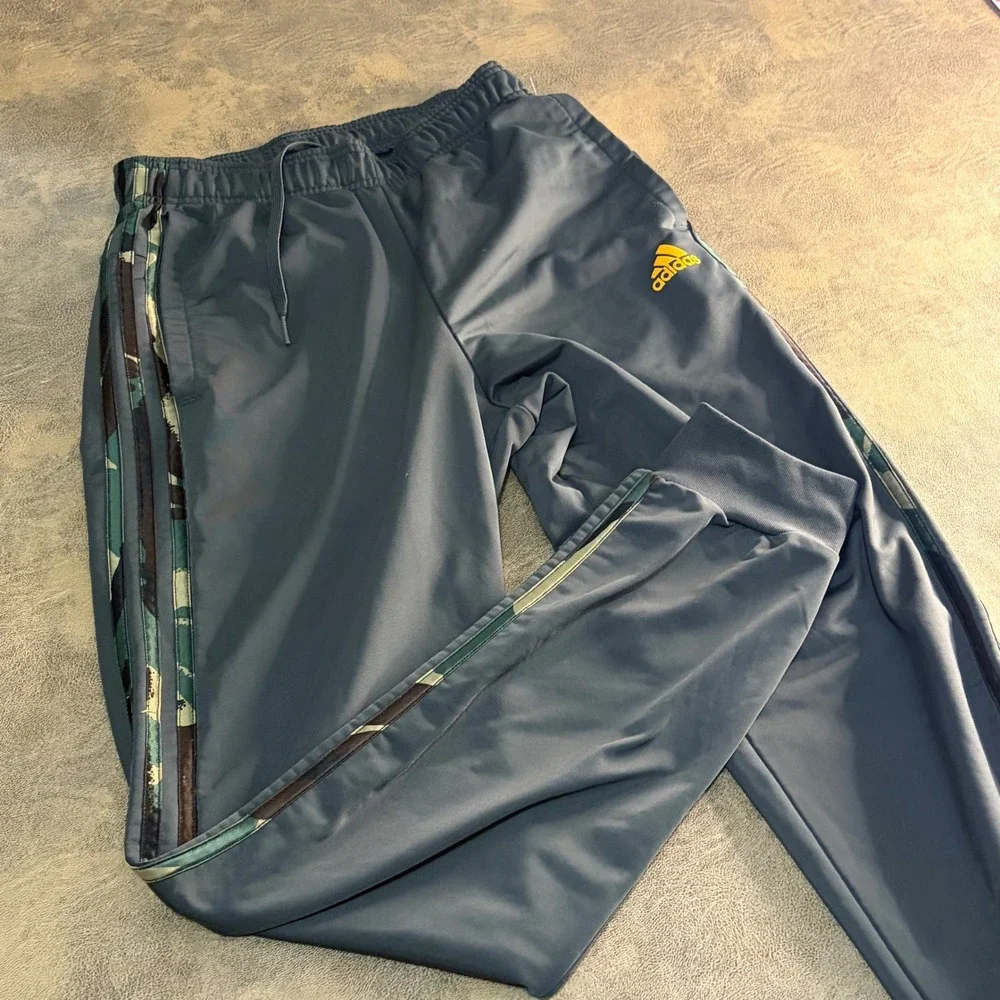 Adidas Track Pants Mens Small Grey Camo Stripe Primegreen Joggers H48440